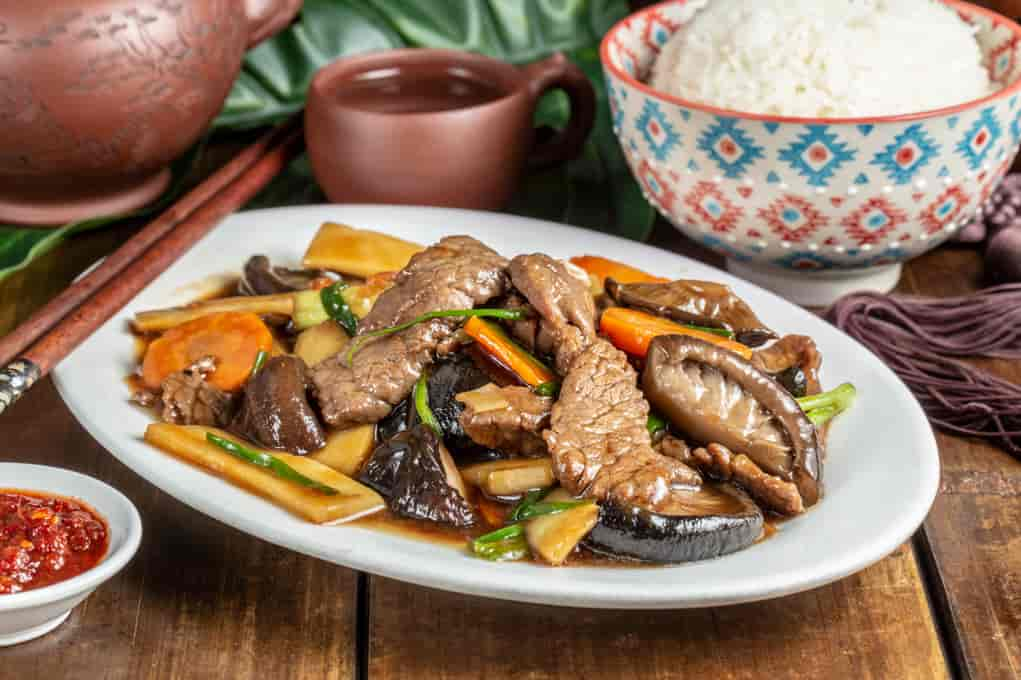 70.RIZ BOEUF AUX CHAMPIGNONS ET POUSSES DE BAMBOU