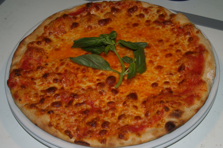 Normal -  Pizza tomato and mozzarella base